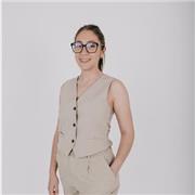 Soy una profesional de la psicología con vocación educativa, cercana y práctica. Me gusta adaptar las estrategias de estudio a cad